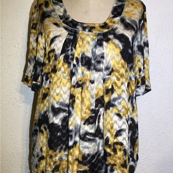 St. John short sleeve silk blouse size medium - Picture 5 of 11